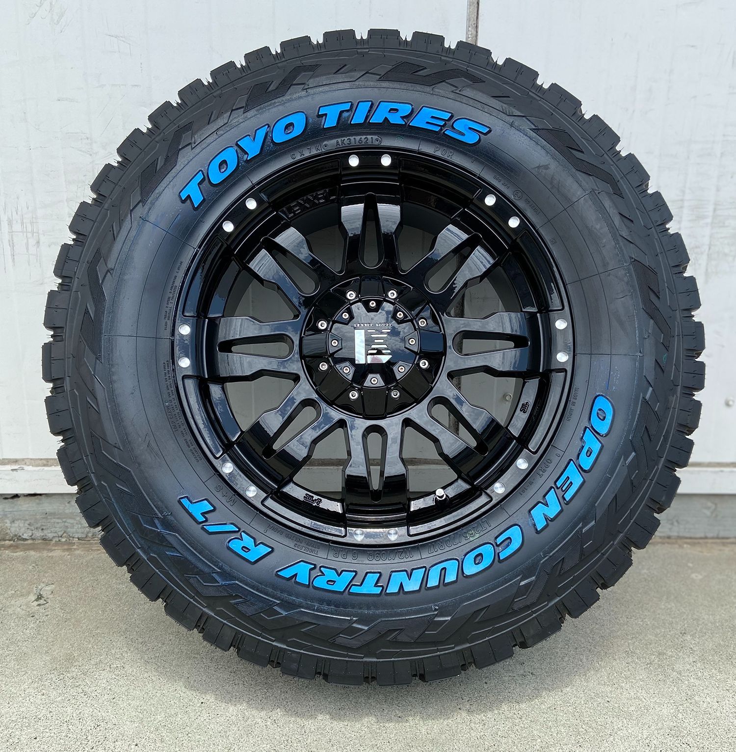 265/70R17 トヨタ 冬タイヤ サーフ プラド ランクル FJクルーザー