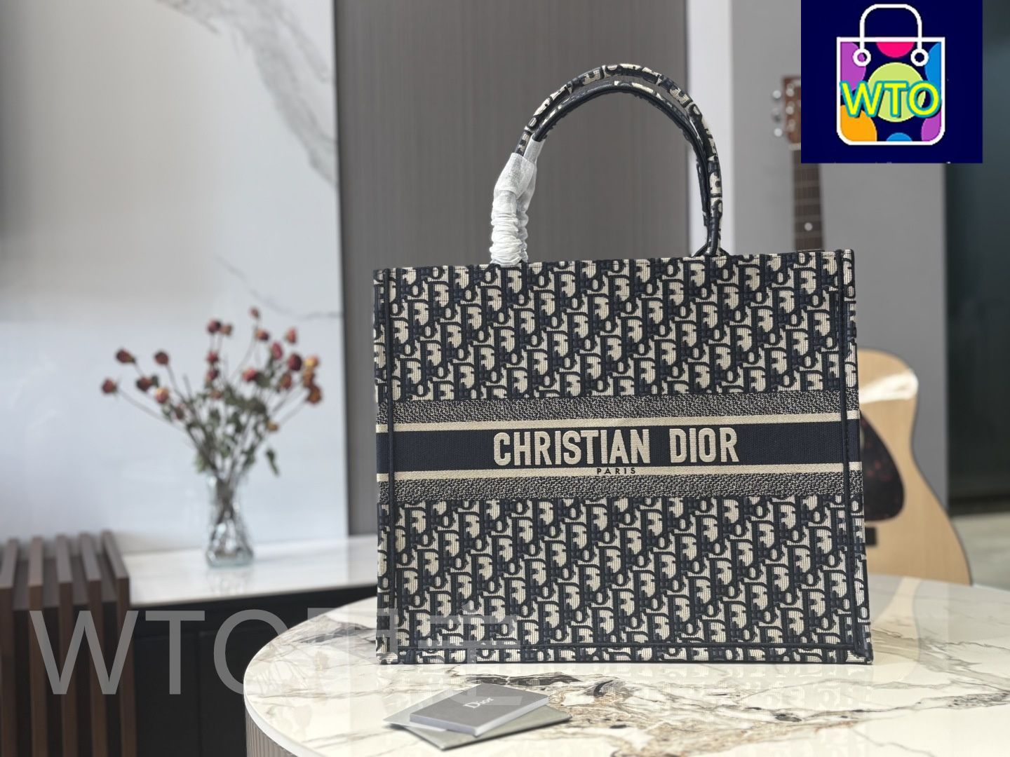 dior トートバッグ 3D刺繍がかわいい】Dior☆バック スモール《BOOK TOTE》 (Dior