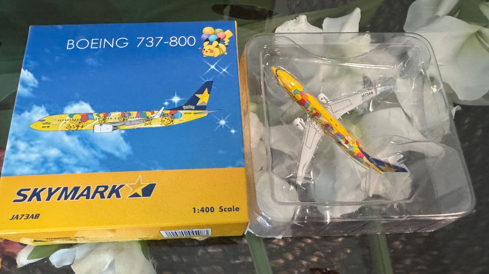 1/400 B737-800 スカイマーク ポケモン ピカチュウジャンボ JA73AB