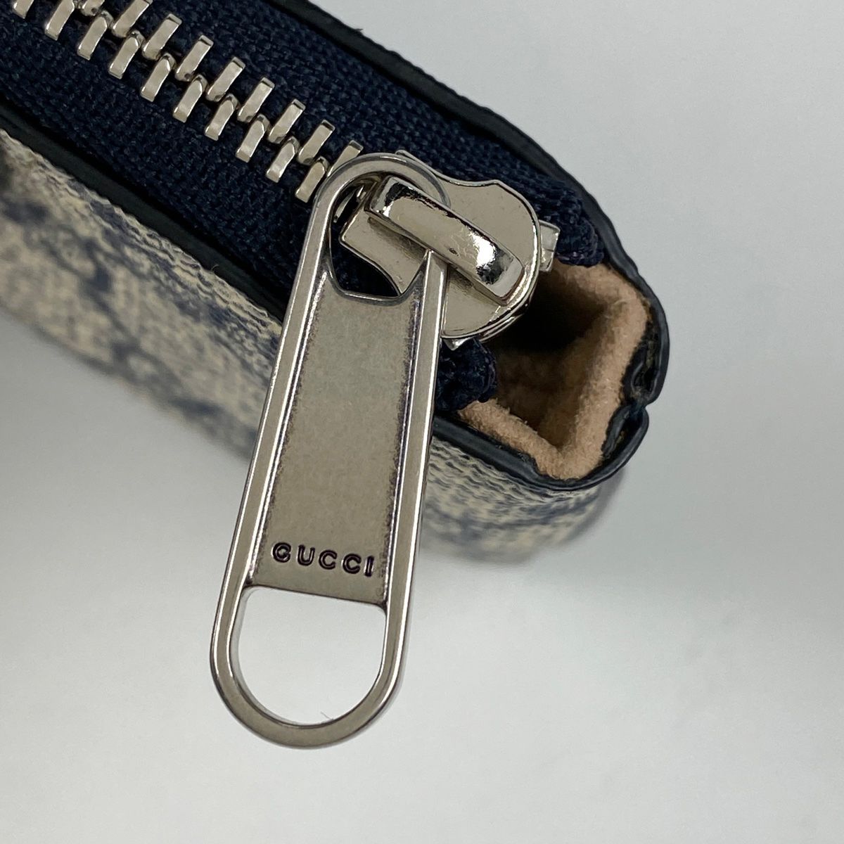 GUCCI グッチオフィディアシェリーラインファスナーキーケース