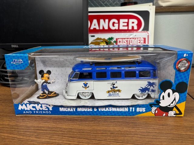 1/24 ミニカー ディズニー 1962 フォルクスワーゲン T1 バス