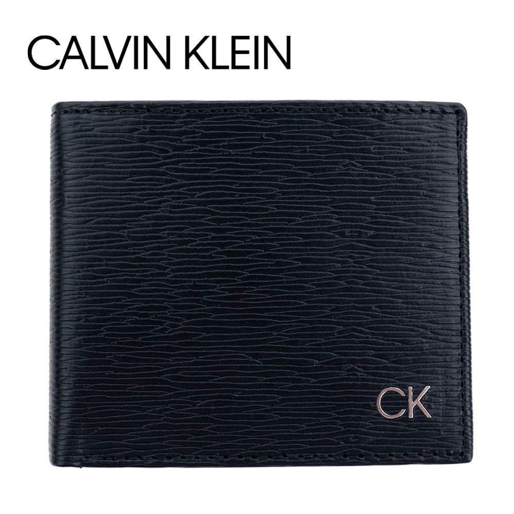 神の領域✨PRADA 二つ折り財布 黒 サフィアーノレザー ロゴ金具 男女 ブラックレザー 二つ折り財布 ロゴ付き 美品 PRADA ブラック