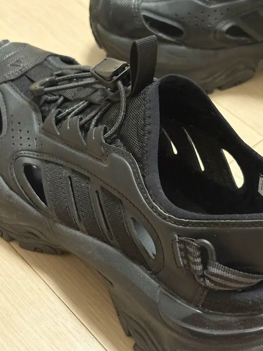 スニーカーサンダル 245