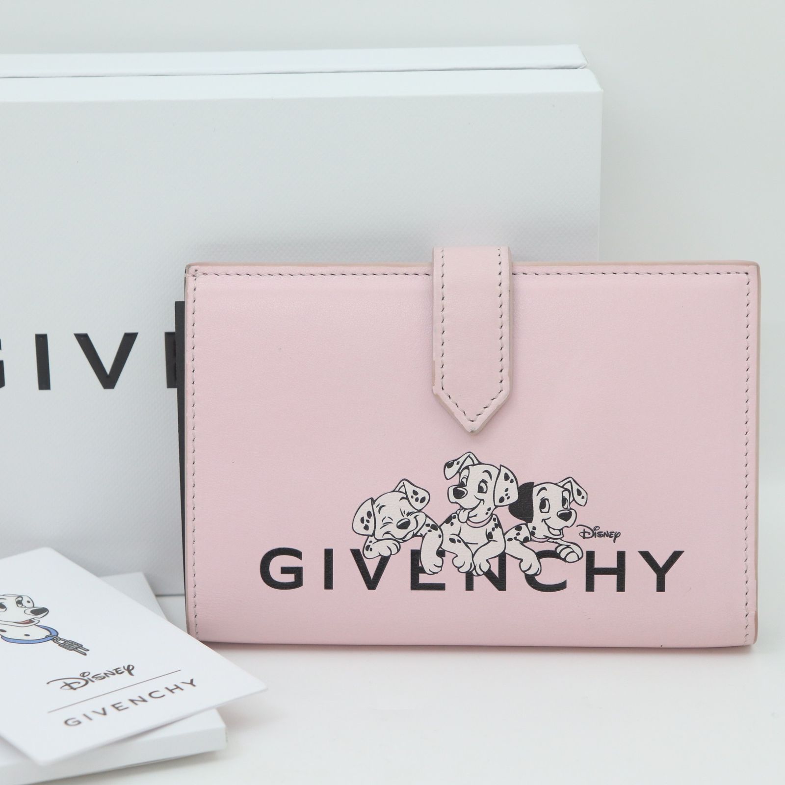 IT8PK62NJHO0 GIVENCHY ジバンシー DISNEY ディズニー コンパクトウォレット 101匹わんちゃん 限定 ピンク 二つ折り 財布