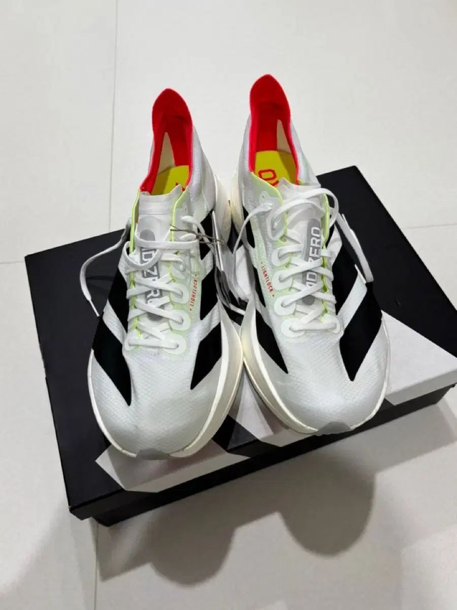 adidas アディダス