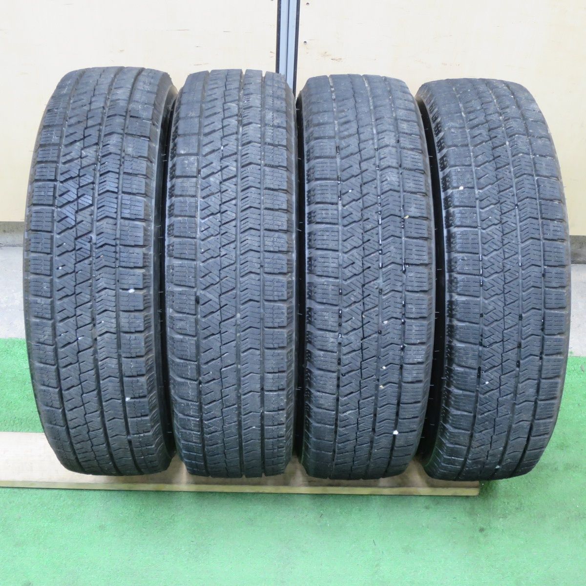 ATECH SCHNEDER 175/65R14 スタッドレス BS REVO GZ 4穴 PCD100 フィット ヴィッツ デミオ 等 バリ溝！24年！キレイ！9.5分☆スタッドレス 215⁄55R17 ブリヂストン