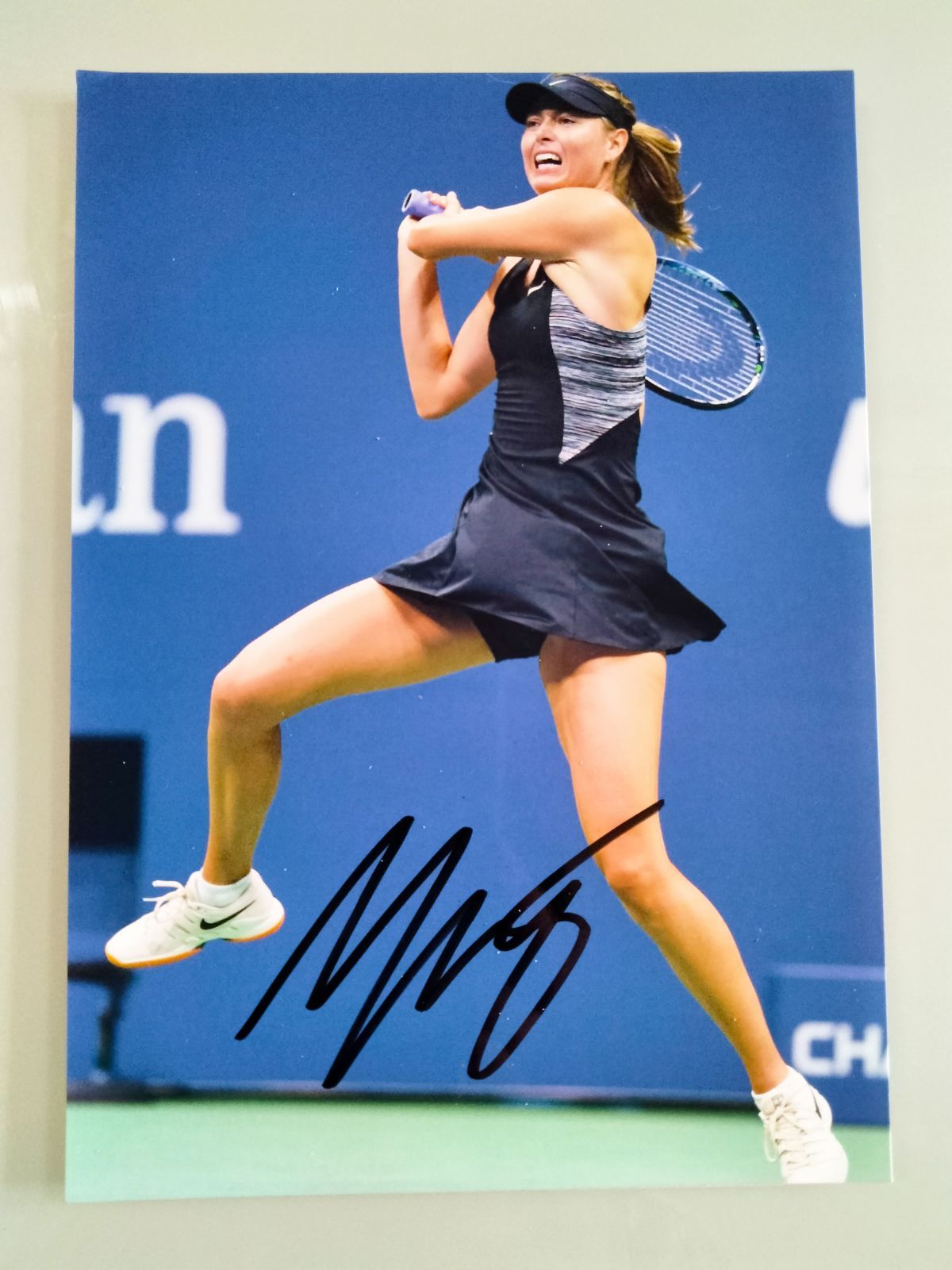 マリア・シャラポア直筆サイン入り超大型写真…Maria Sharapova 元女子プロテニス選手 マリア・シャラポワ 直筆サイン入り写真