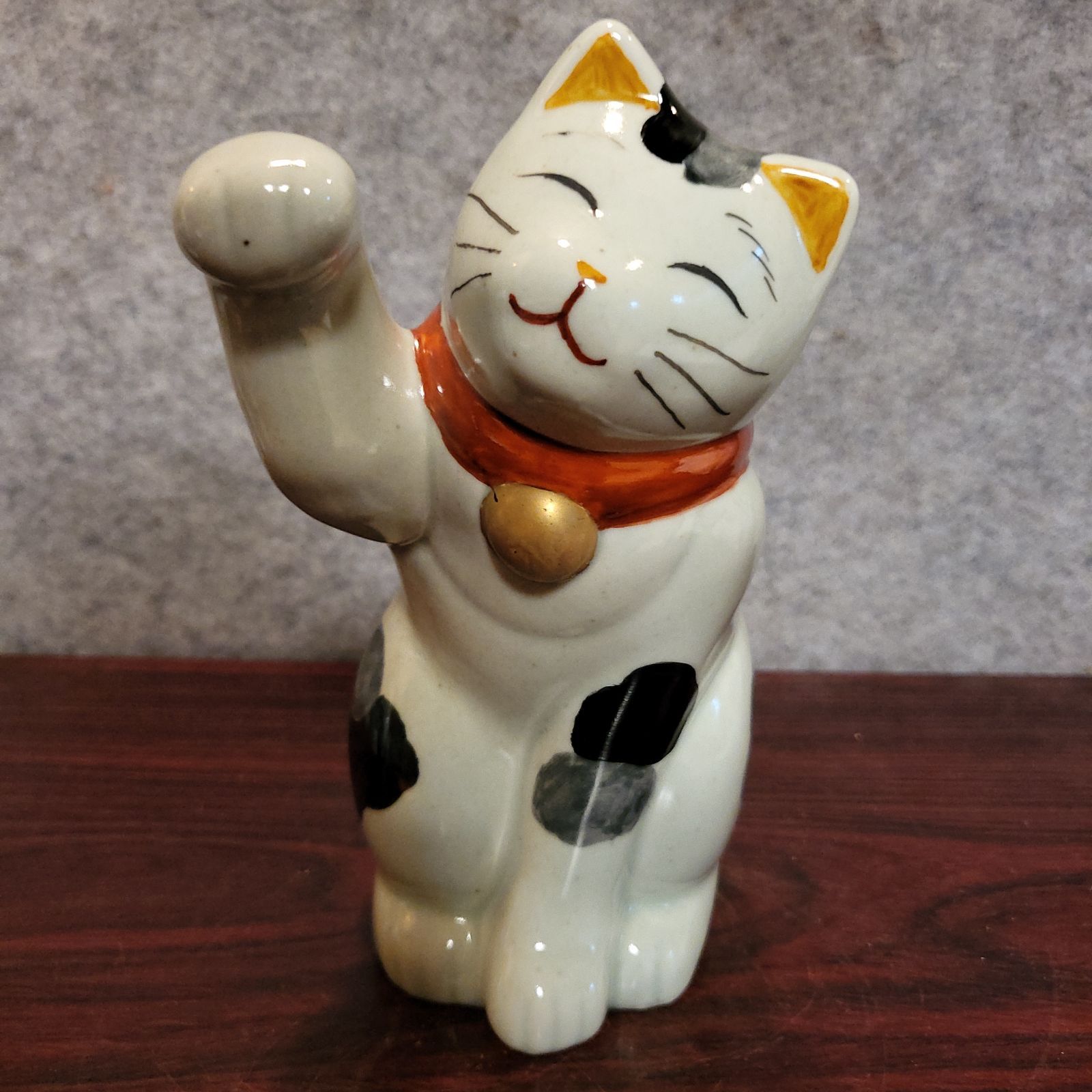 有田焼　黒ぶち　招き猫　円佐ヱ門作