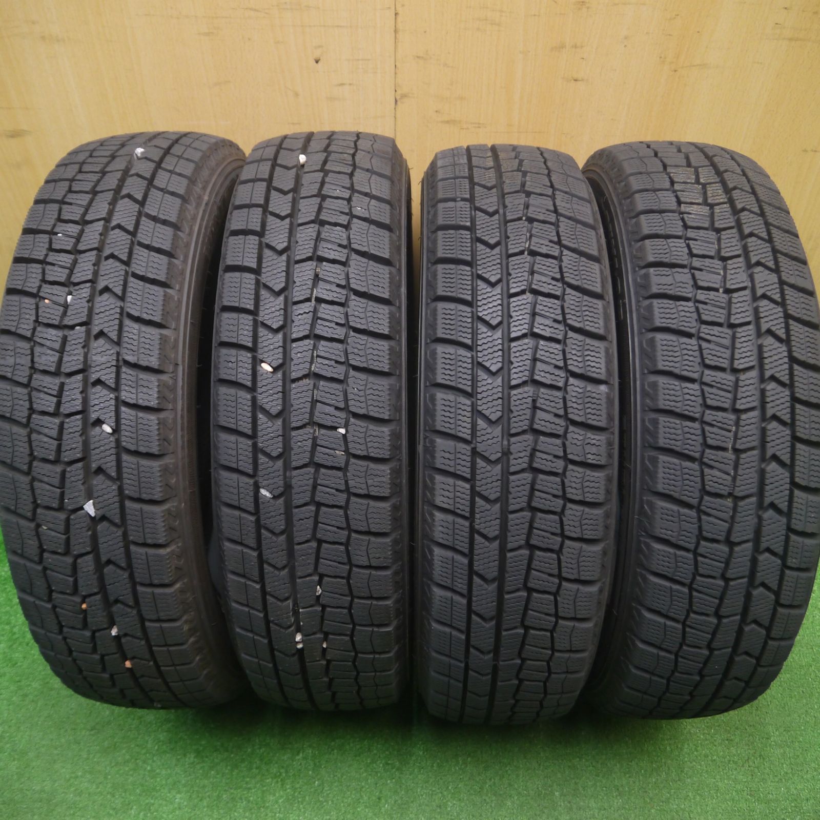 [送料無料] 超バリ溝！22年！ほぼ10分スタッドレス 155/65R14 ダンロップ ウインターマックス WM02 タイヤ 14インチ N-BOX ワゴンR タント ムーヴ等4110602Hスタ