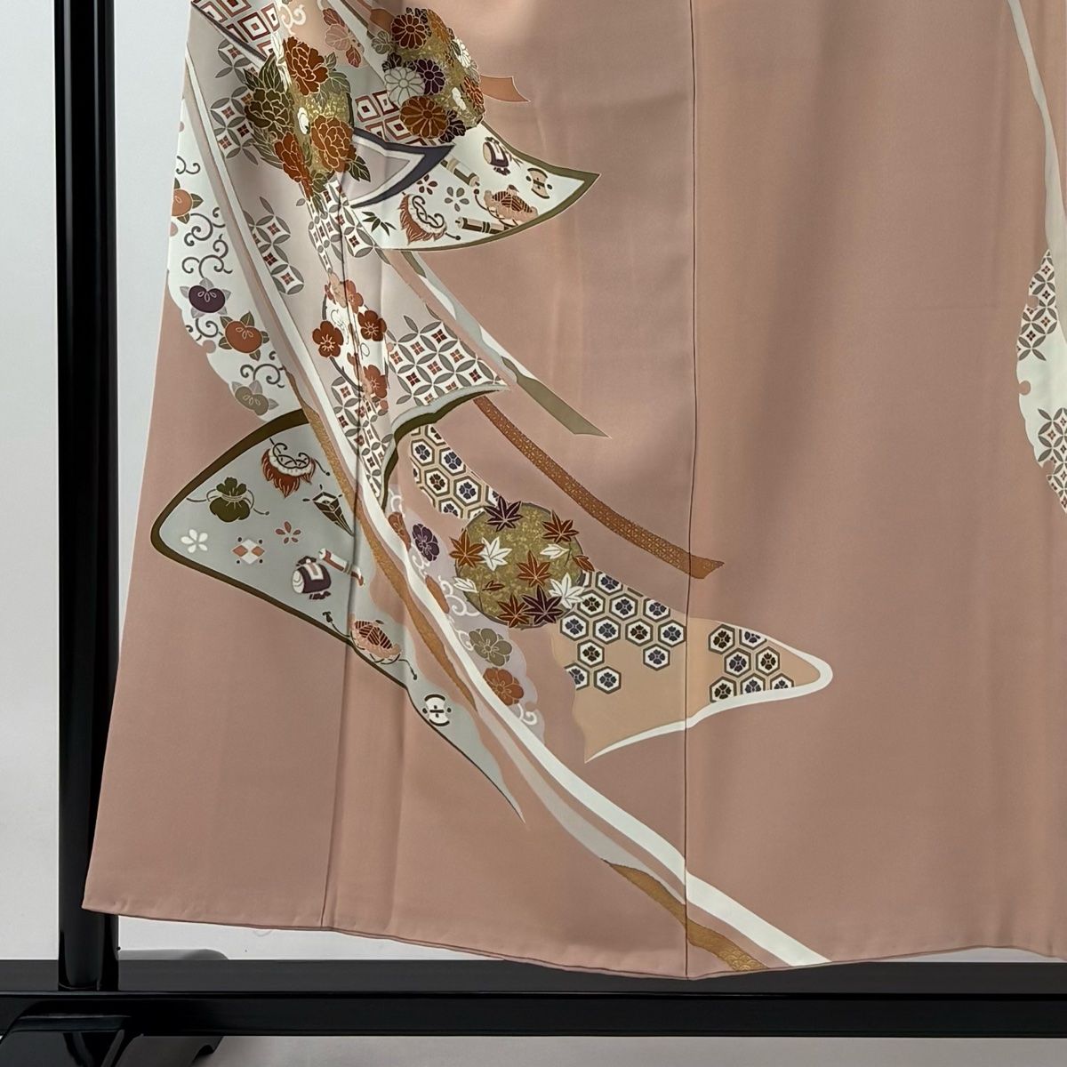 訪問着 身丈158cm 裄丈62cm S 袷 草花 金彩 染め分け 赤茶 正絹 美品 秀品 中古 訪問着 身丈160.5cm 裄丈62.5cm S 袷 扇面 草花 金彩 ぼかし ピンク