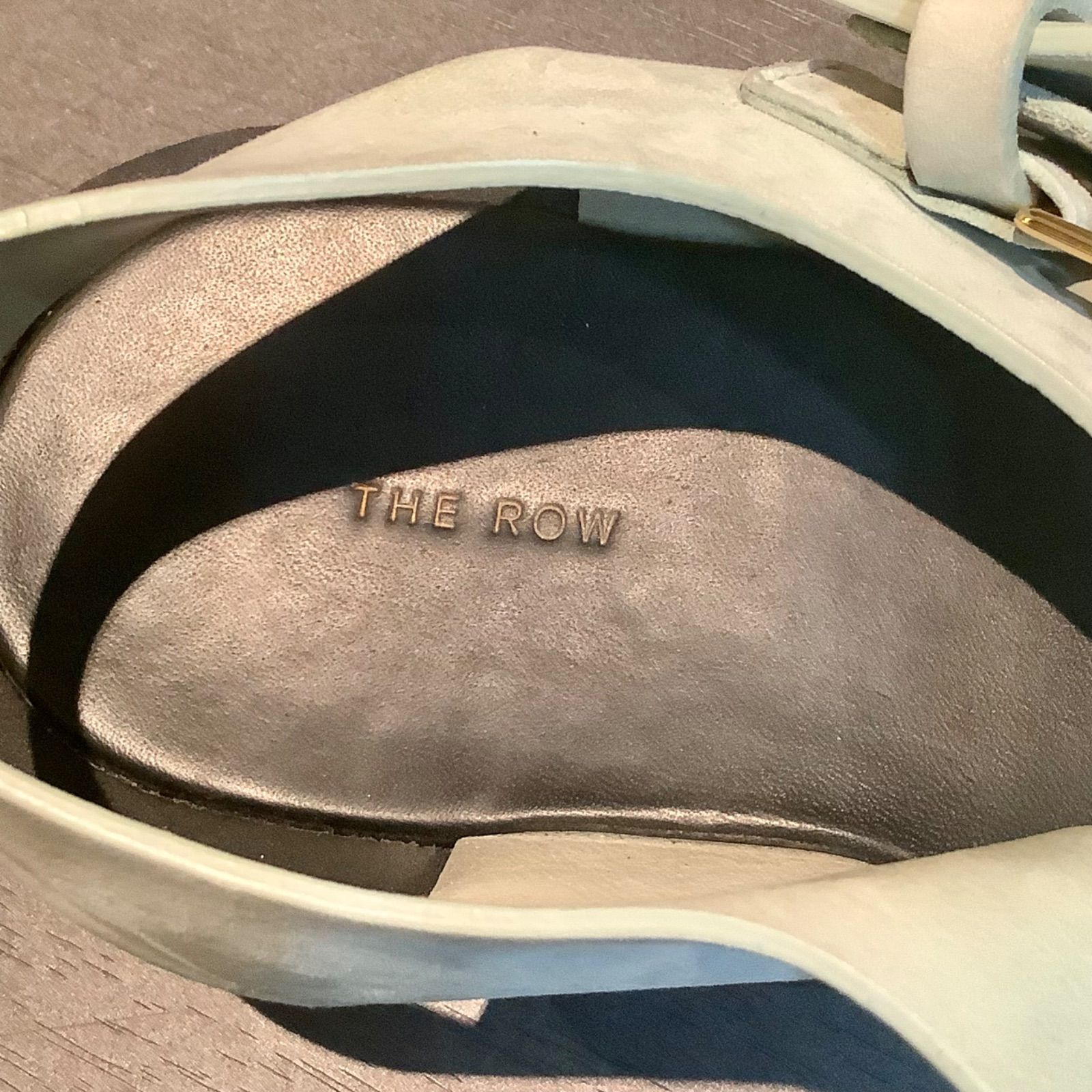 フラットサンダル