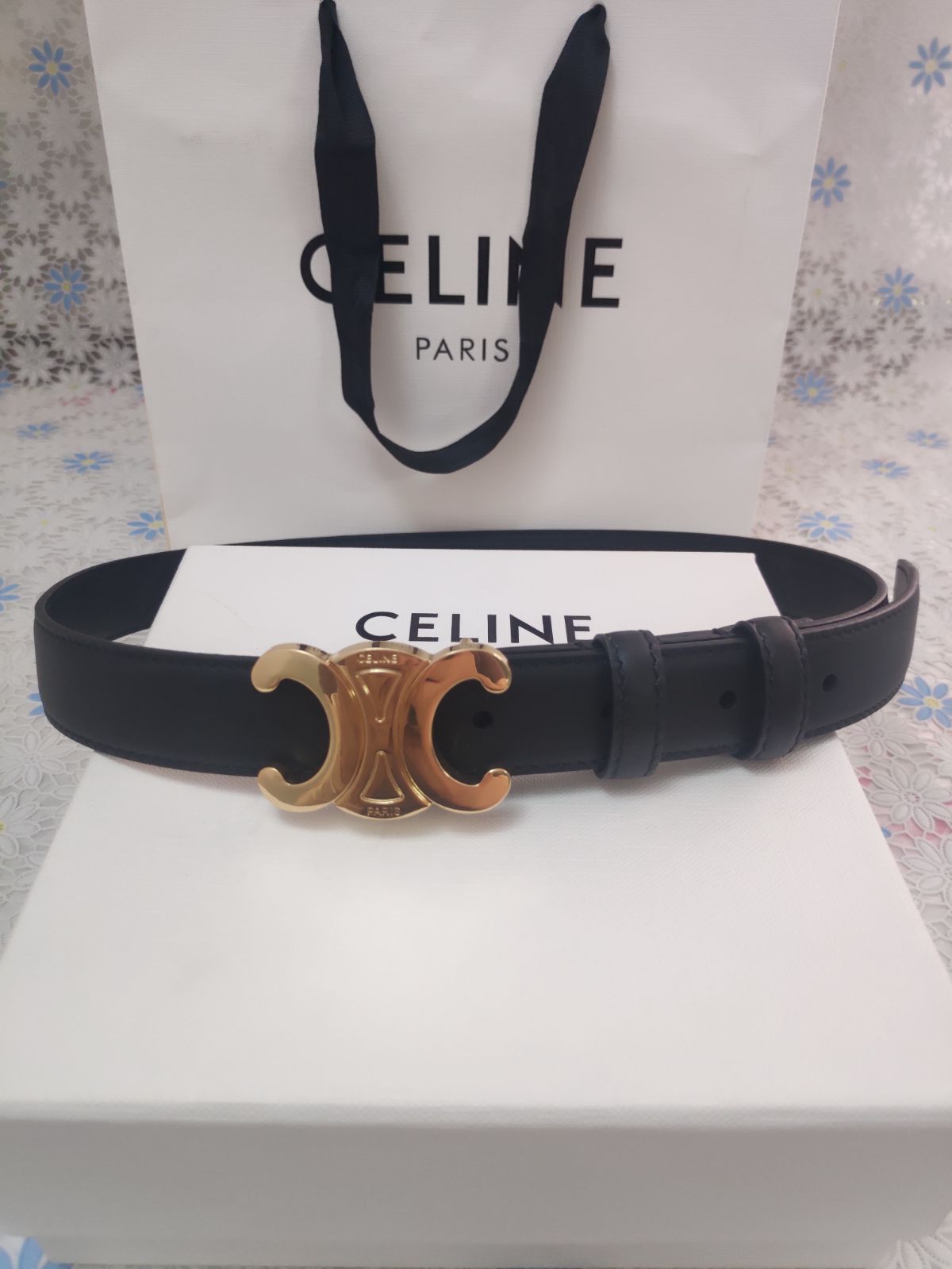 【極美品✨即発送】CELINE レザーベルト 90cm ゴールド　トリオンフ 超人気✨Celine/セリーヌ ベルト トリオンフ レザーベルト 金色