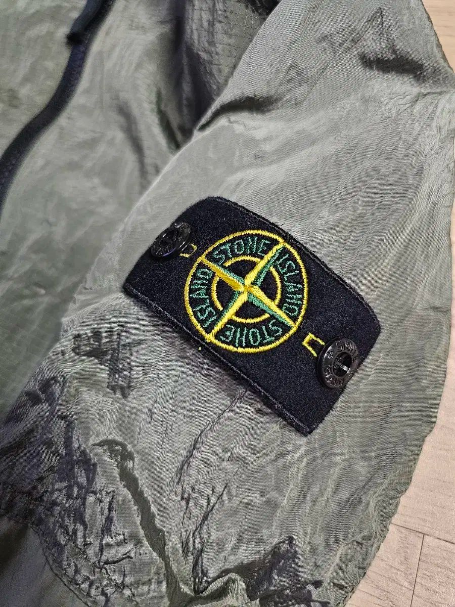 春 STONE ISLAND ストーンアイランド ジュニア ナイロンメタル ウィンドブレーカー ☆安心の全品国内発送！