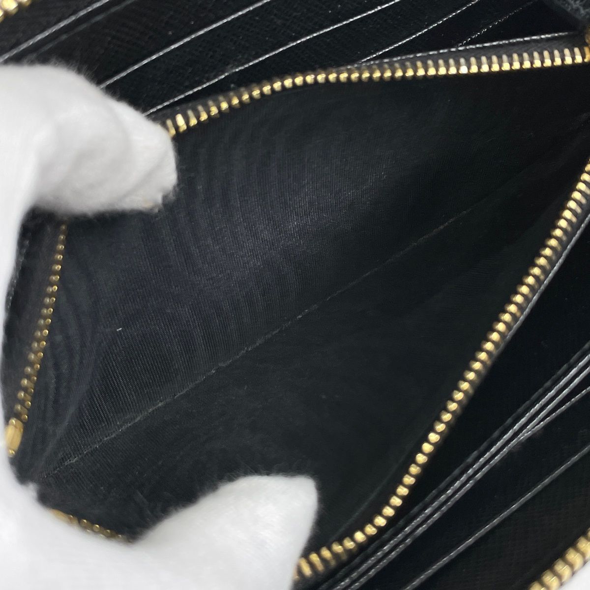 超良品‼️ プラダ　PRADA 財布　長財布　サフィアーノ　ラウンドファスナー 希少✨プラダ 長財布 ラウンドファスナー サフィアーノレザー