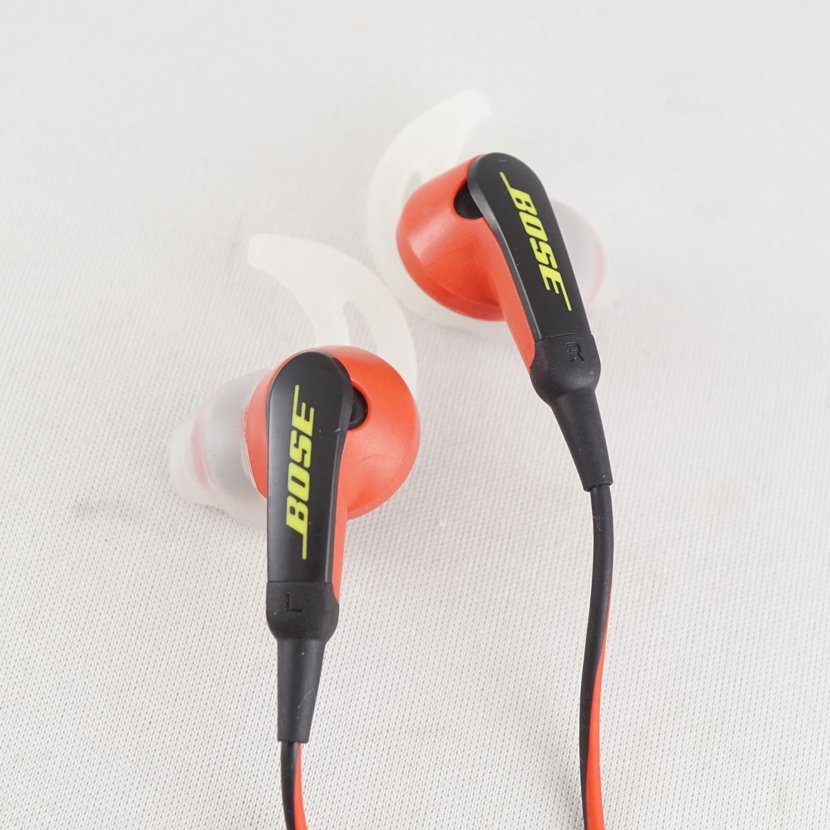 BOSE SoundSport in-ear headphones インイヤーイヤホン USED美品 Apple製品対応 有線接続 リモコン ポーチ付  レッド 完動品 S V8792 - メルカリ