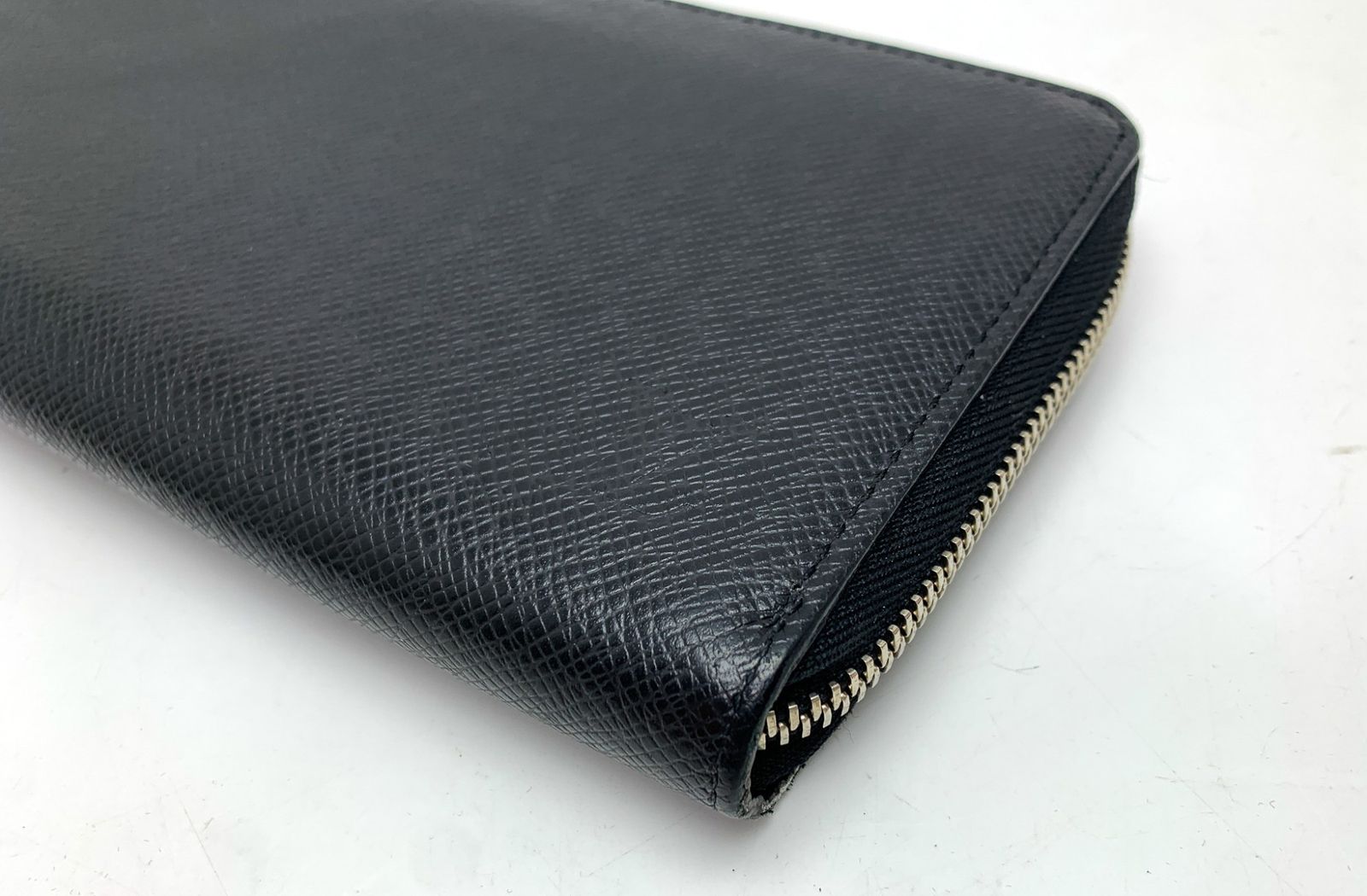 LOUIS VUITTON ルイヴィトン タイガ ブラック 黒 ジッピー