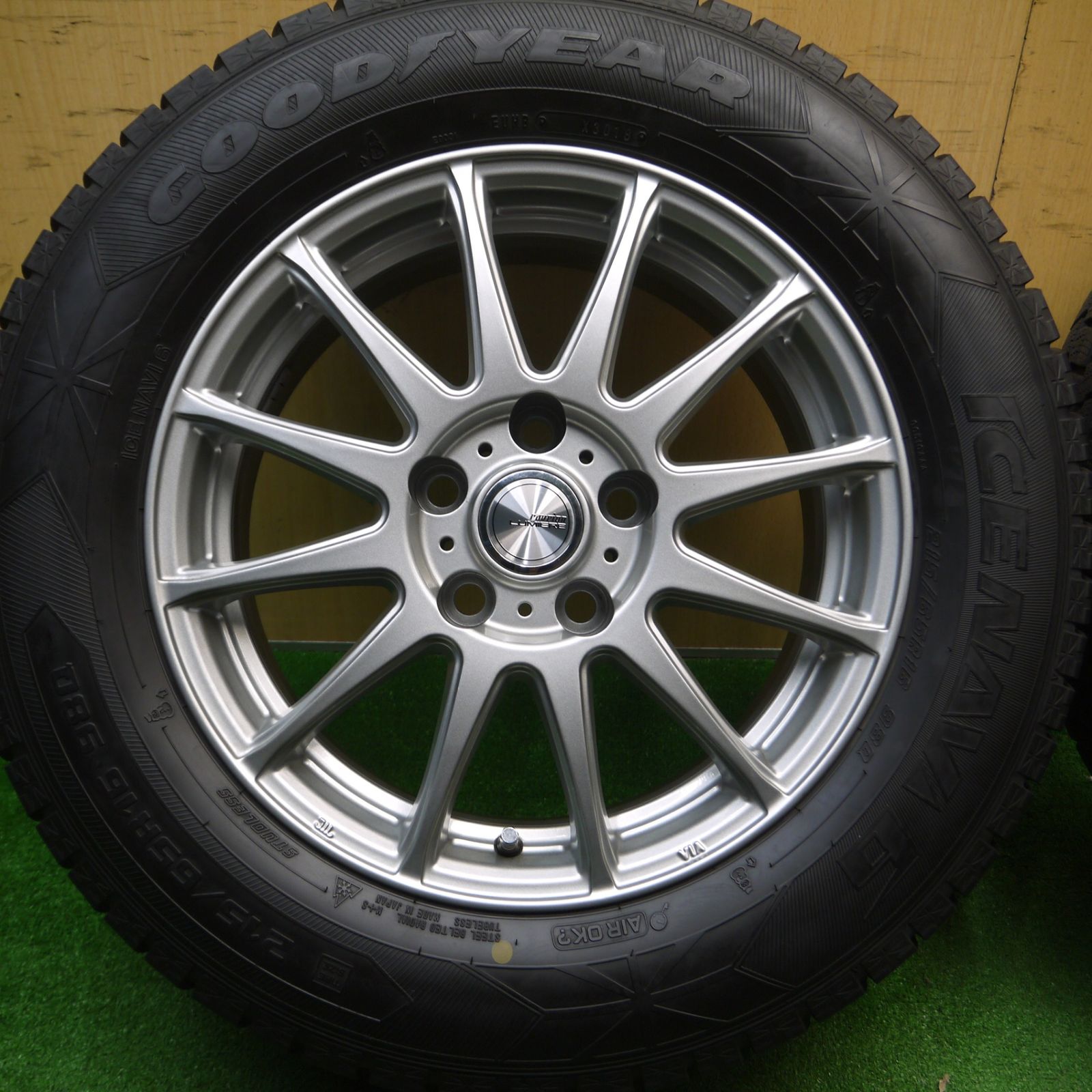 引取のみ215/65-16バリ溝スタッドレスwedsホイール付き