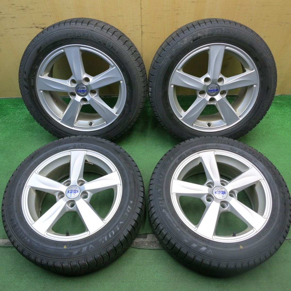 バリ溝！21年！キレイ！9.5分☆ボルボ V40 純正 205&frasl;55R16