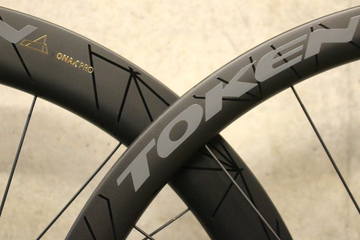 美品 TOKEN KONAX PRO カーボン クリンチャー シマノフリー 美品 TOKEN