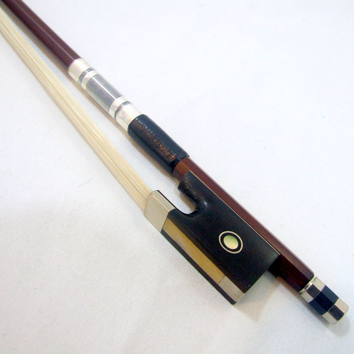 分数 1/8　バイオリン 虎杢 ハイスペック 未使用弓 メンテ済み 分数 1/8 バイオリン 虎杢 ハイスペック 未使用弓 メンテ済み 分数 1/8