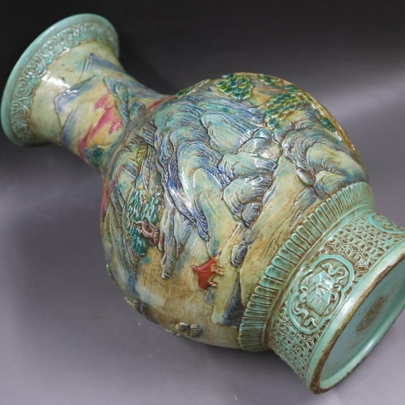 清乾隆粉彩浮彫刻山水魚尾瓶  景徳鎮 陶磁器 装飾品 工芸品美術品 置物 清乾隆粉彩浮彫刻山水魚尾瓶 景徳鎮 陶磁器 装飾品 工芸品美術品