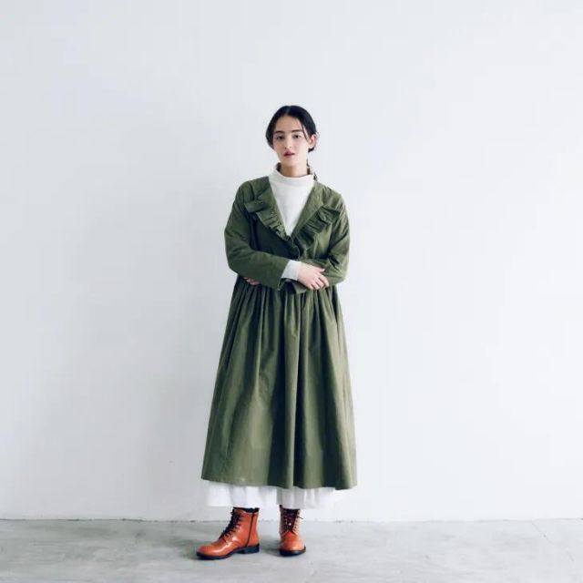 MAGALI ピグメントダイコットン フリルワンピース カーキ マガリ ドレス フリル