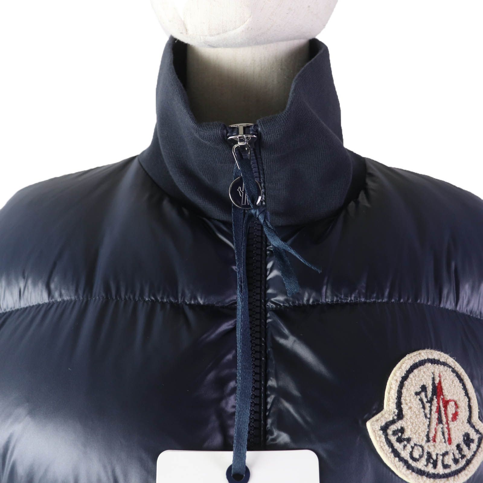 未使用品☆MONCLER モンクレール 2023年製 MAGLIA APERTA CON ZIP デカロゴワッペン付 切替デザイン ダウンジャケット  ネイビー S 正規品 レディース 定価177,100円 - メルカリ