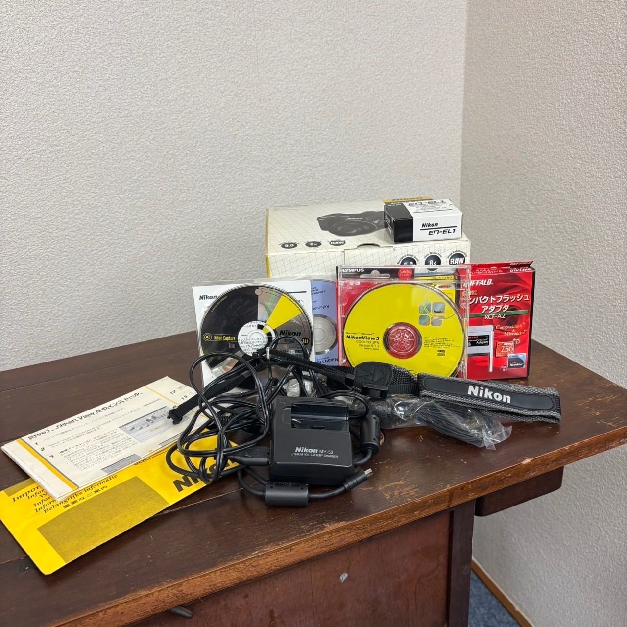 ☆希少・動作確認済☆ Nikon COOLPIX 5700 オールドデジカメ 2004