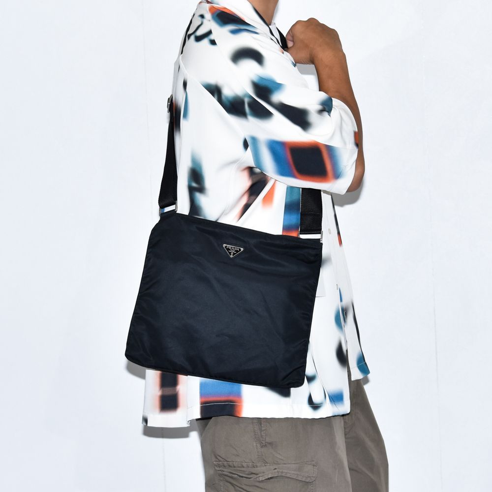 PRADA ブラック ナイロン バッグ PRADA ブラック ナイロン バッグ