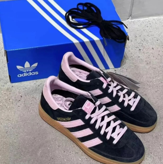 新品 adidas ハンドボール スペツィアル Handball Spezial レディース スニーカー Core Black/Clear Pink/Gum