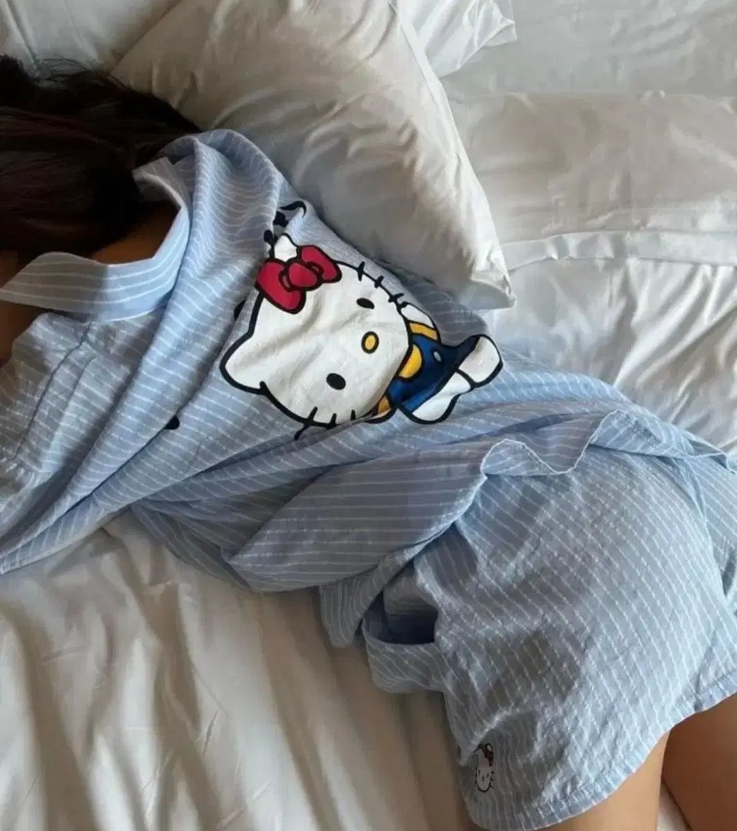 ツーピースキティシャツ
