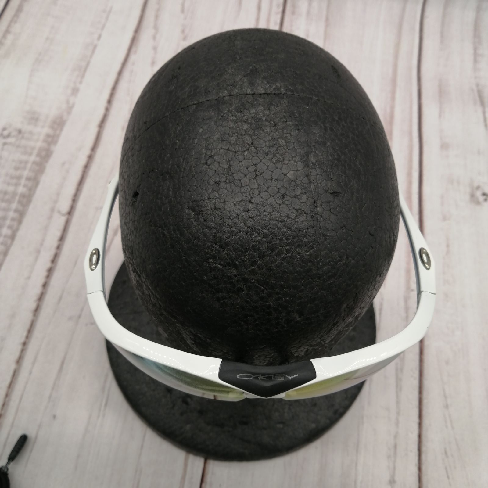 Oakley スポーツサングラス ホワイトフレームケース付き Oakley スポーツサングラス ホワイトフレーム