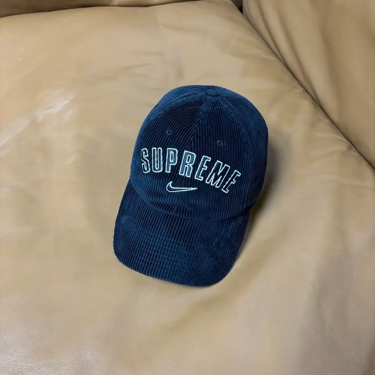 Supreme x Nike Supreme シュプリーム NIKE ナイキ 弧 ブラック 6 パネル ボールキャップ 帽子