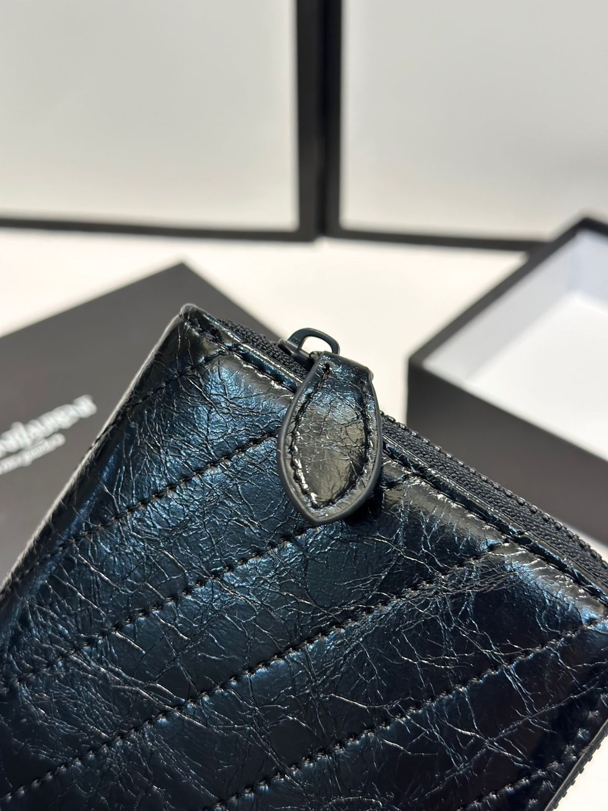 本日限定特価】イヴ?サンローラン シングルジップウォレット 19