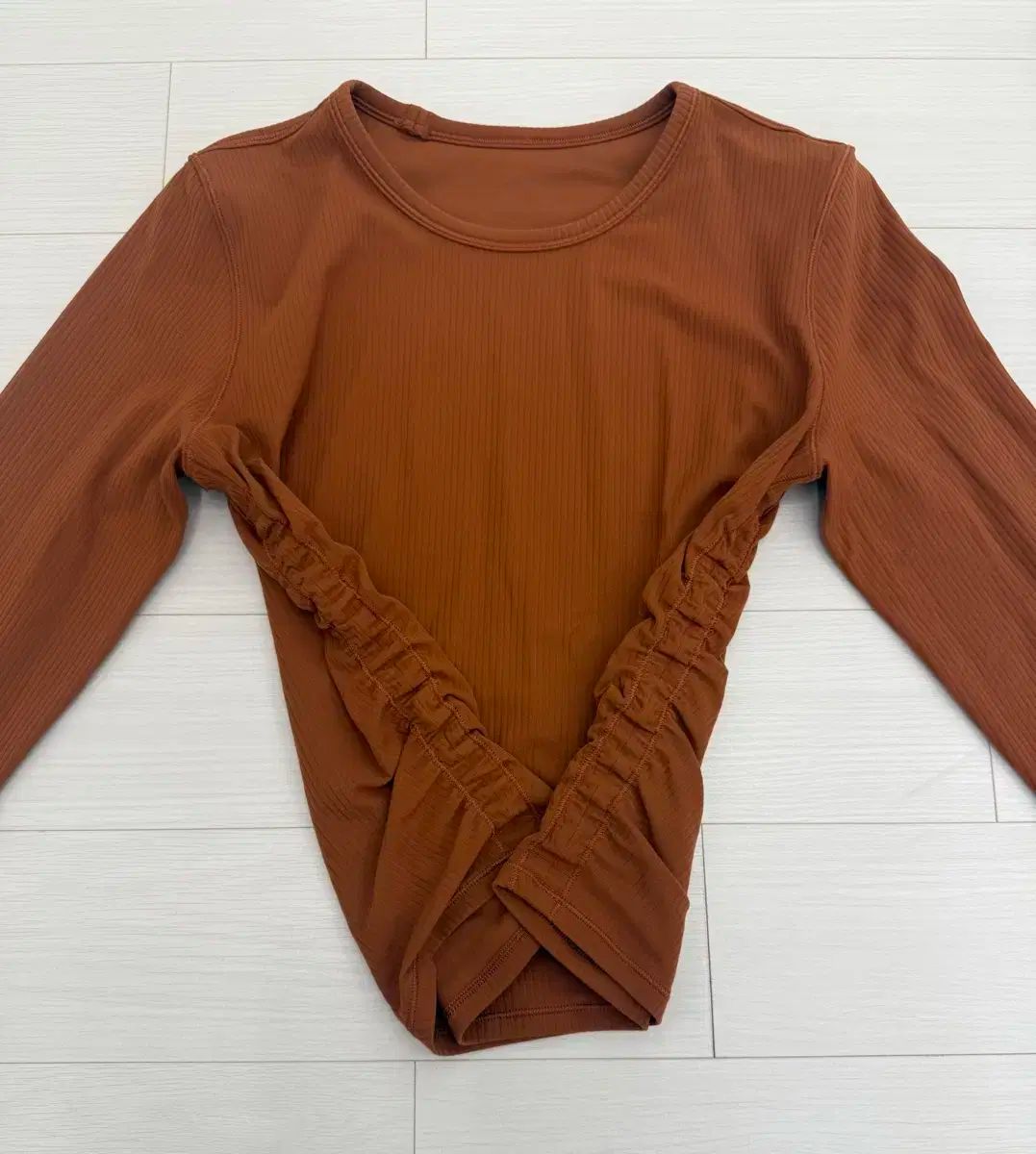 ルルレモン オール イット テイクス リブド バッグ ツイスト ロング スリーブ