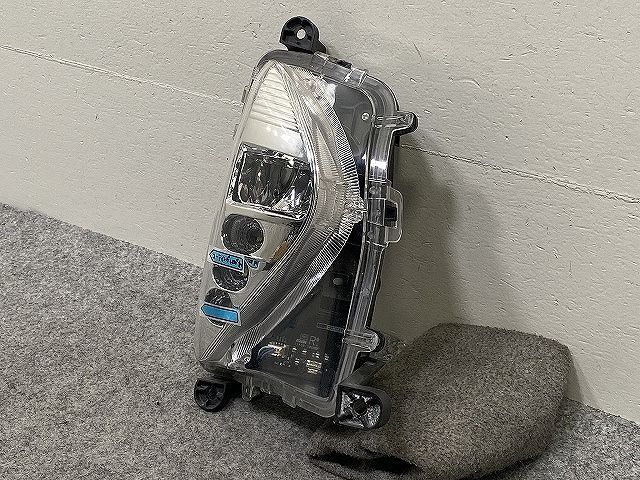 50プリウス 前期型 フォグランプ 右 KOITO 47-83 トヨタ プリウス ZVW50 前期 純正 右 LED フォグランプ KOITO47