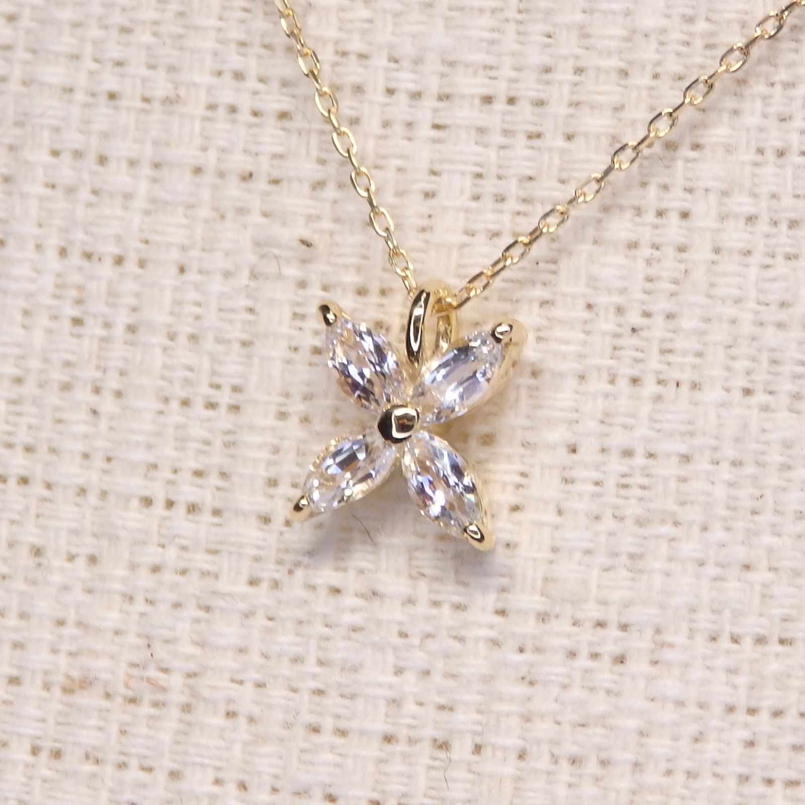 ホワイトサファイア チェーン付 Z5490 0.35ct ゴールドK18 マーキス スター