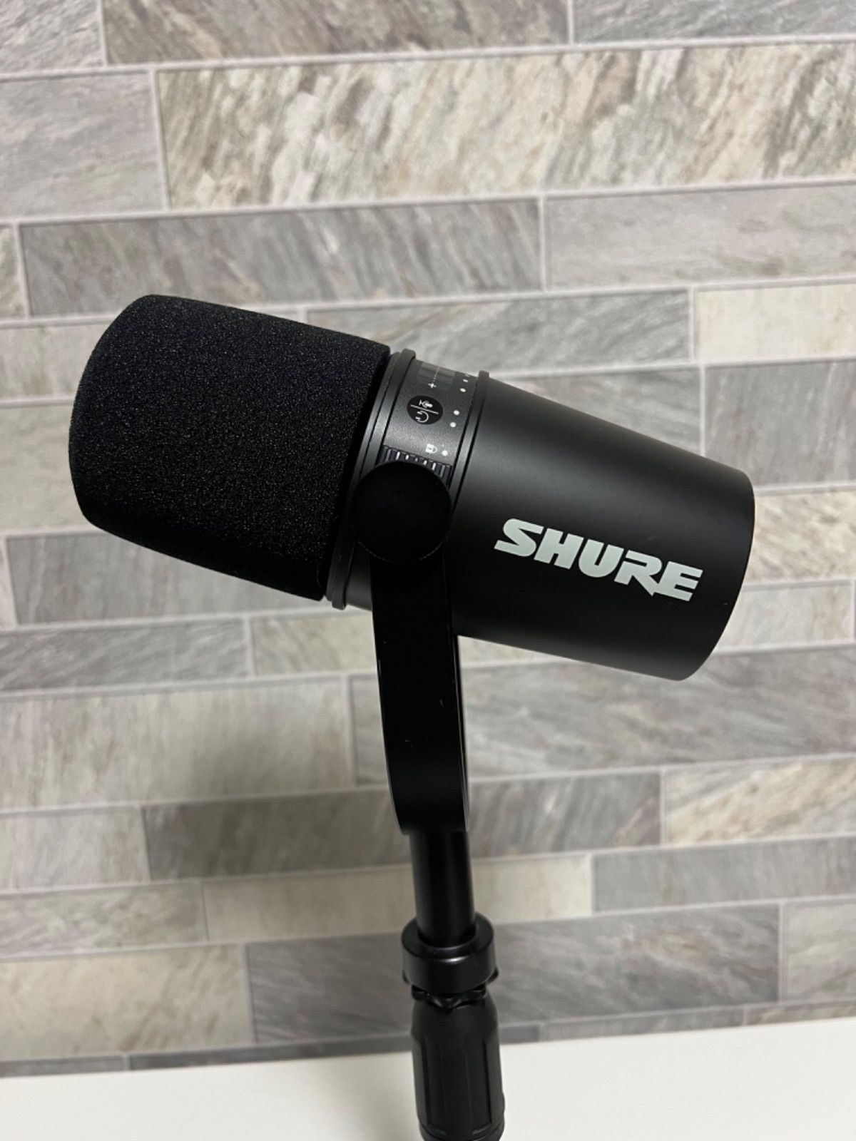 Shure MV7 マイクスタンド付き - メルカリ