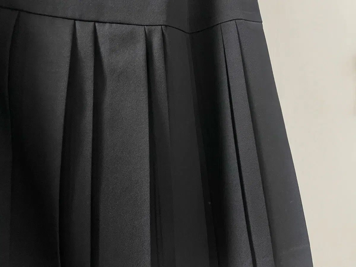 レスイズモア プリーツ