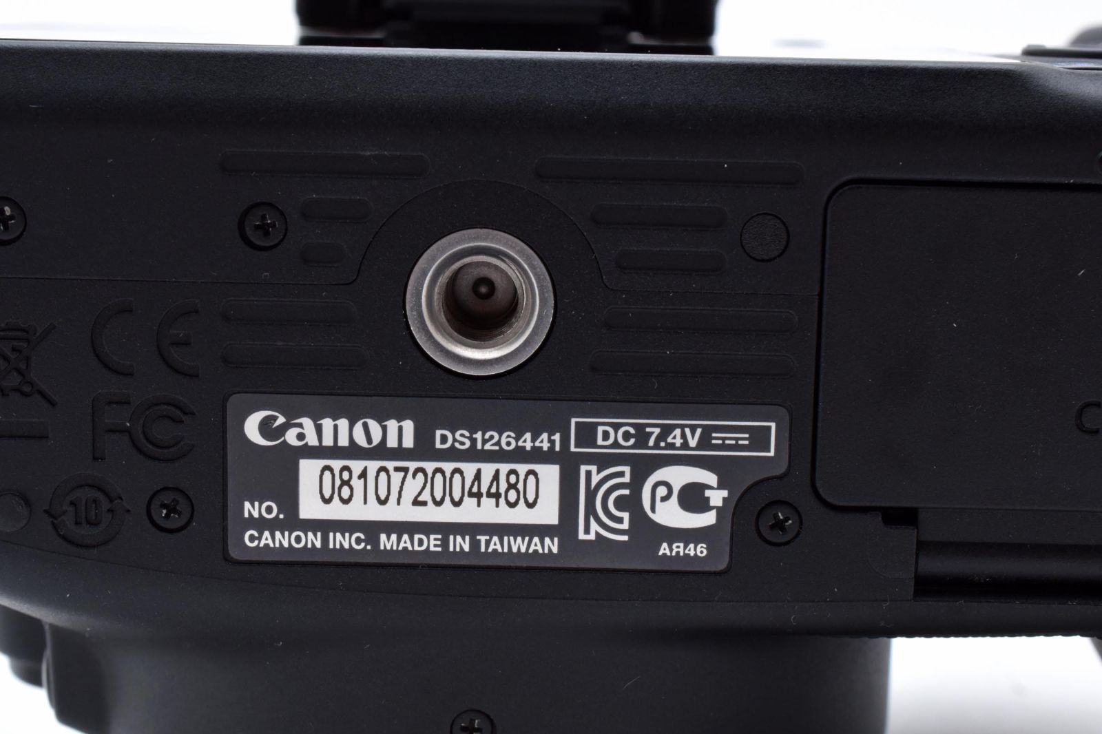 世界最小・最軽量一眼レフ！Canon EOS Kiss X7 レンズ、おまけ付き