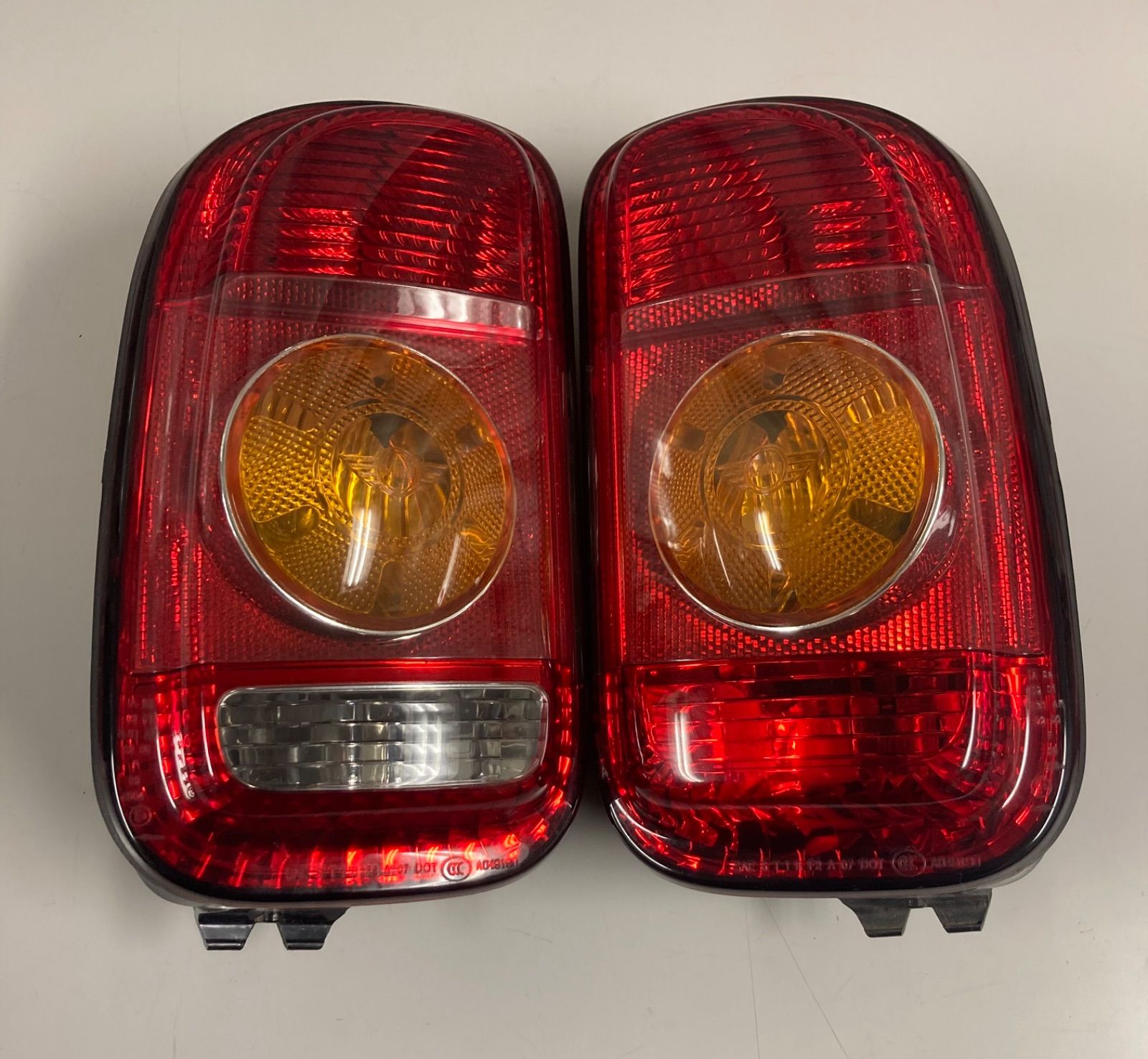 BMW MINI Cooper ZF16純正テールランプ（2個セット）。 BMW MINI Cooper ミニクーパー ZF16 テールランプ左右セット