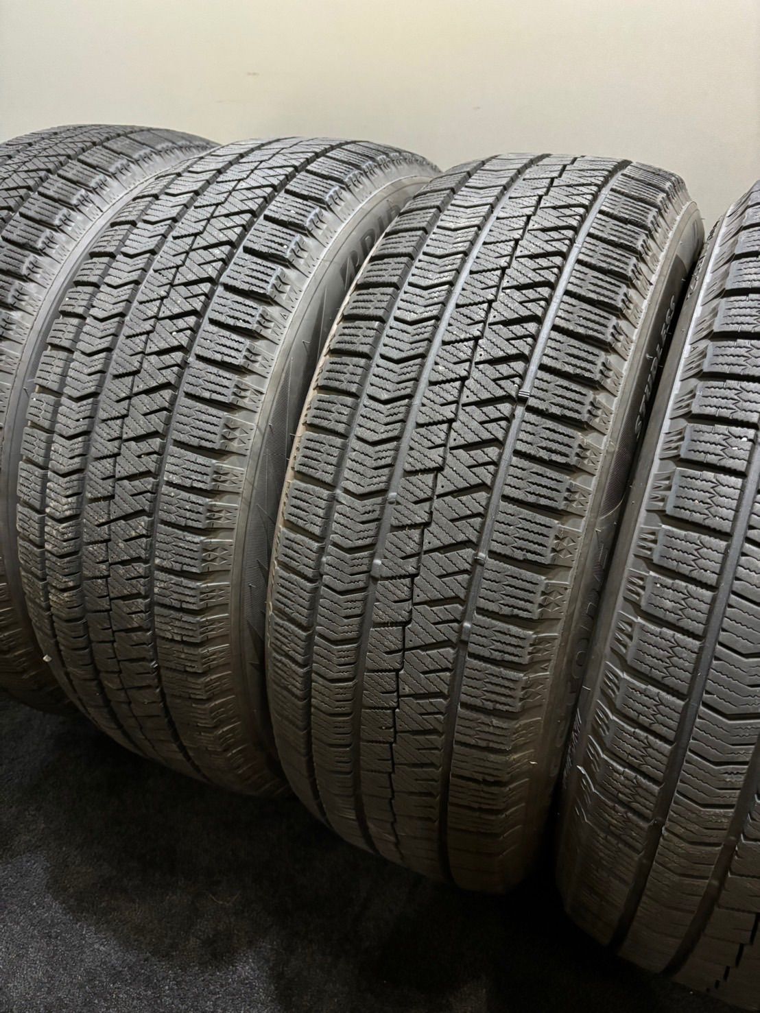 ★205/60R16 BRIDGESTONE/VRX2 21年製 スタッドレス 4本 ブリヂストン ブリザック ノア ヴォクシー ステップワゴン  (3-G355)