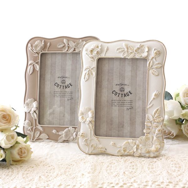 写真立て フォトフレーム おしゃれ かわいい 壁掛け 卓上 結婚祝い プレゼント バラ 花柄 ハガキサイズ ポストカード レリーフフラワーフォトフレーム L 2カラー