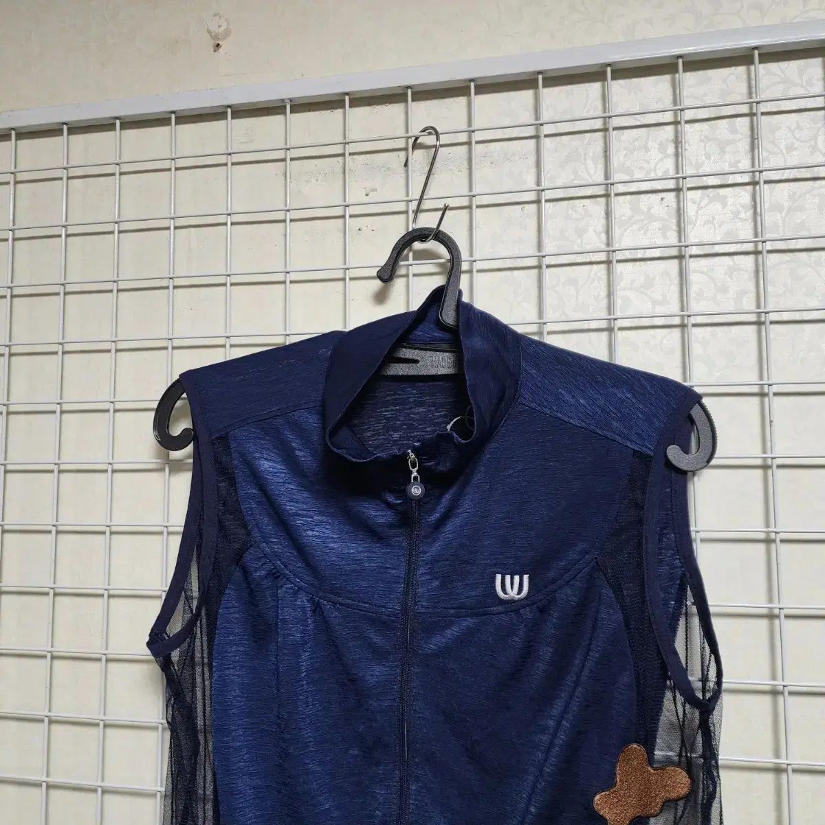 U