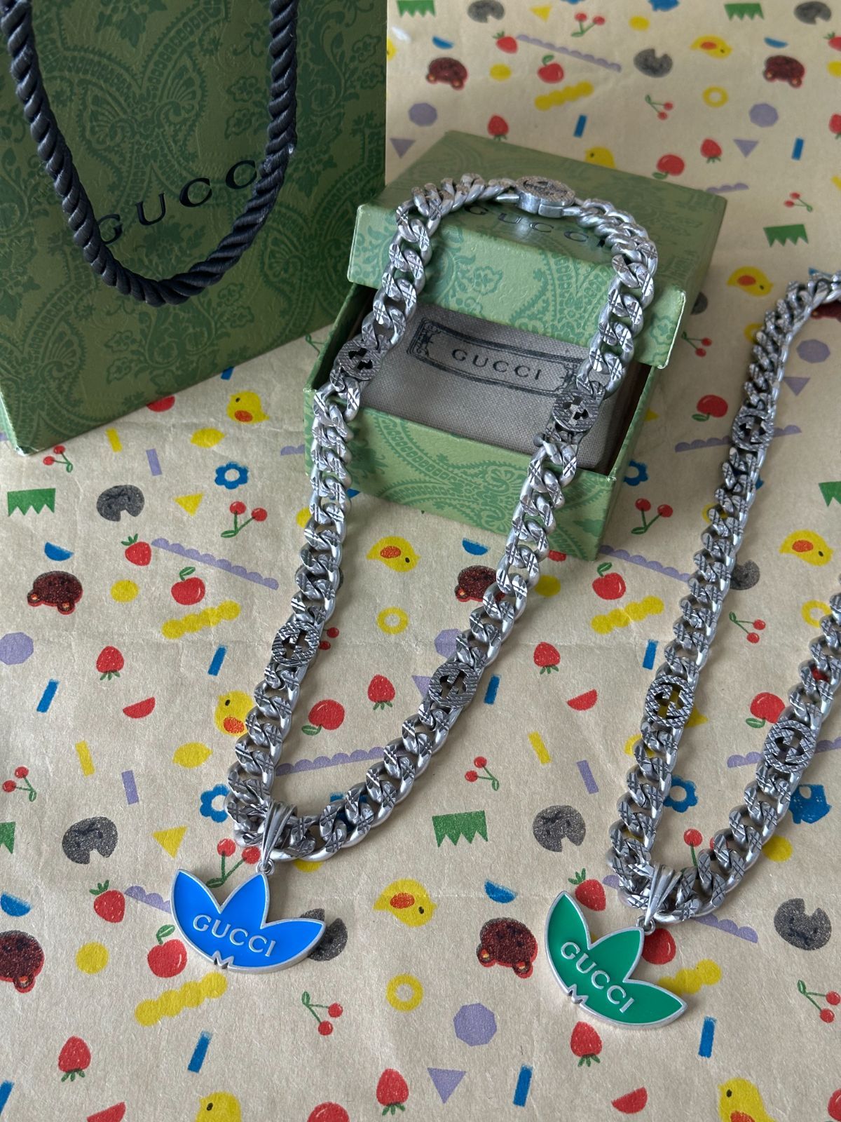 GUCCI アディダス ロゴ ネックレス 青い/グリーン 刻印あり 美品