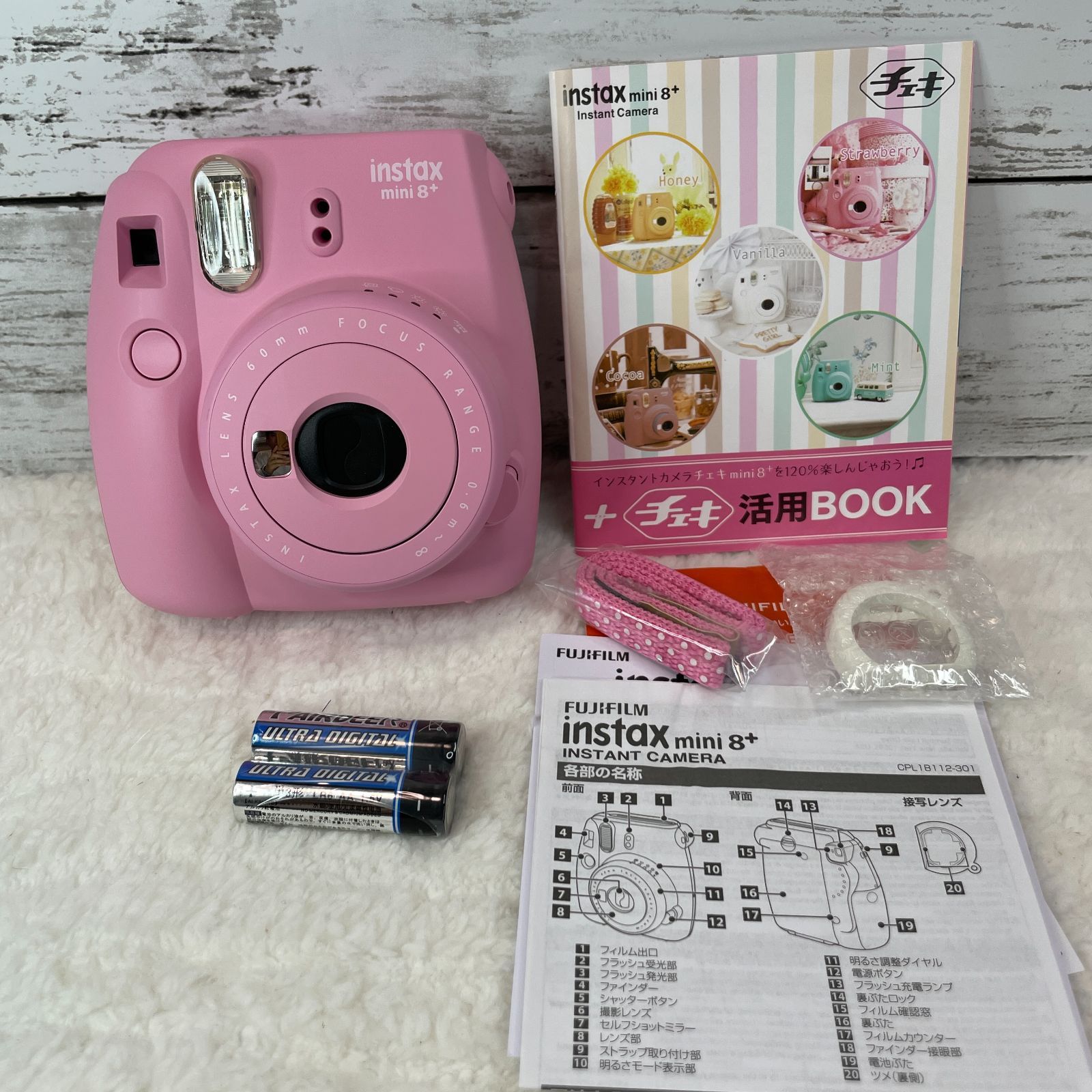 FUJI FILM INSTAX MINI 8 STRAWBERRY チェキ本体 - フィルムカメラ