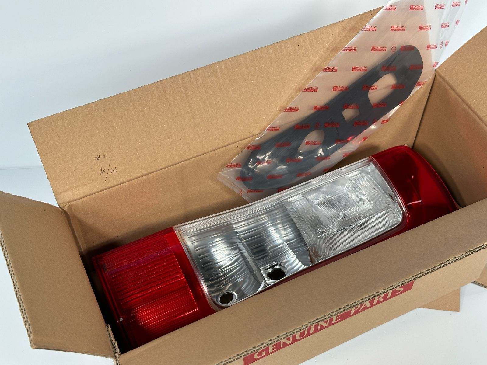 新品/即納 タウンエース S403M 純正 右テールランプ テール