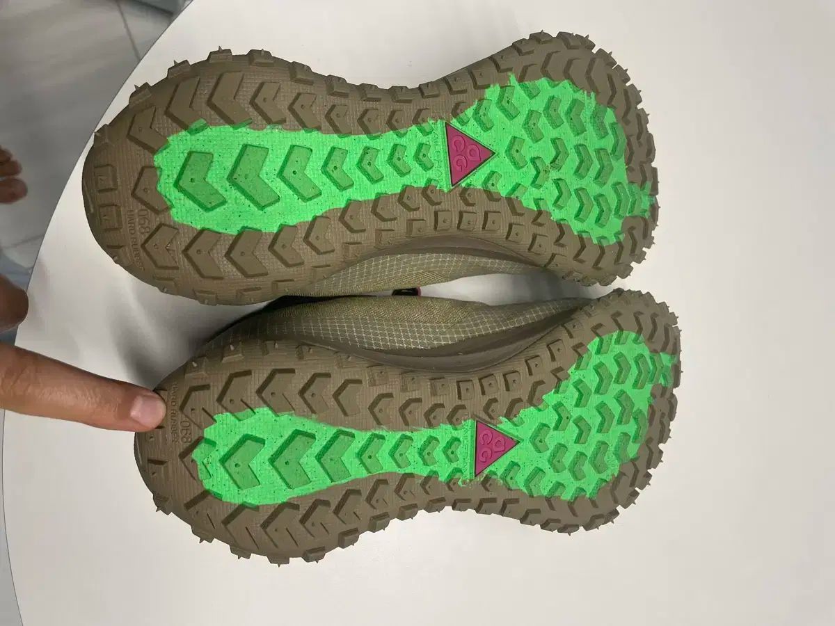 ナイキ ACG マウンテン フライ ゴアテックス カーキ 280