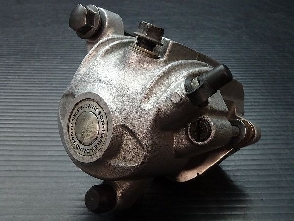 分解洗浄済 ♪ ハーレー スポーツスター XL883L-I 純正 リアブレーキキャリパー ♪ E305