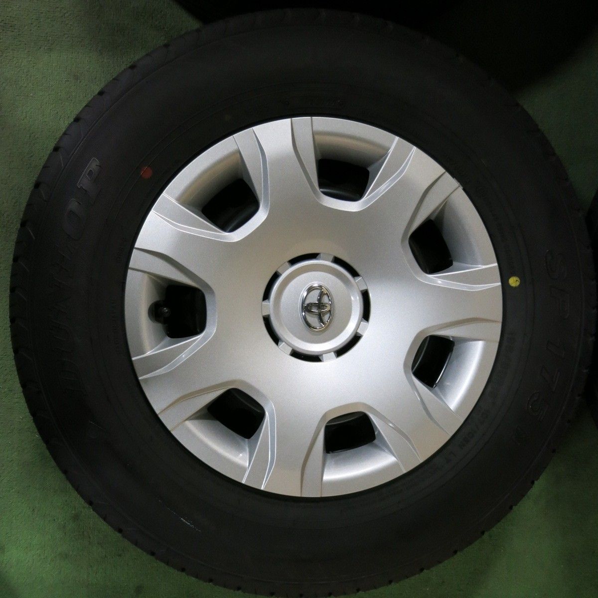 送料無料] 新車外し！22年☆トヨタ 200系 ハイエース 純正 スチール